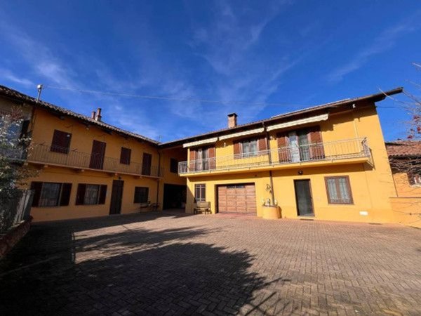 casa indipendente in vendita a Canale