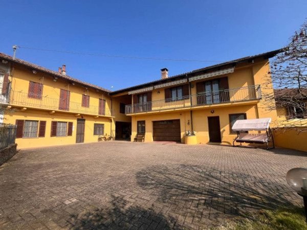 casa indipendente in vendita a Canale