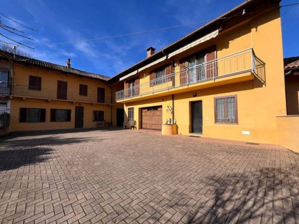 casa indipendente in vendita a Canale