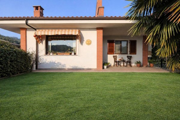 casa indipendente in vendita a Canale
