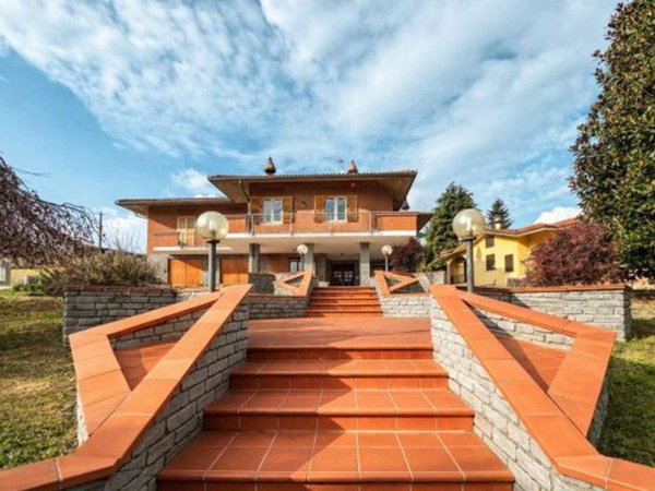 casa indipendente in vendita a Canale