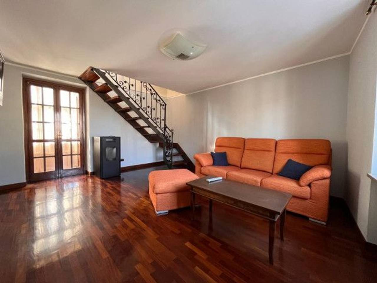 casa indipendente in vendita a Canale