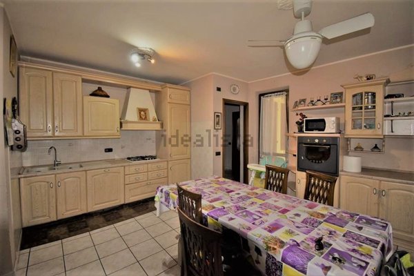 casa indipendente in vendita a Canale