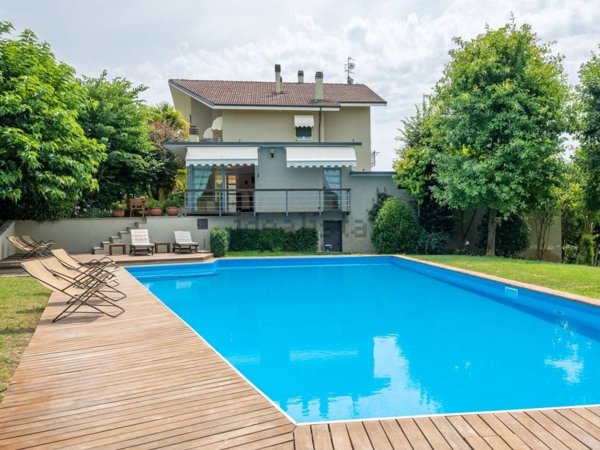 casa indipendente in vendita a Canale