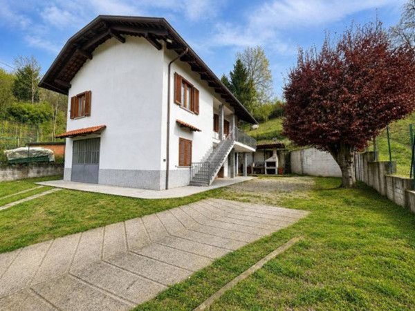 casa indipendente in vendita a Canale