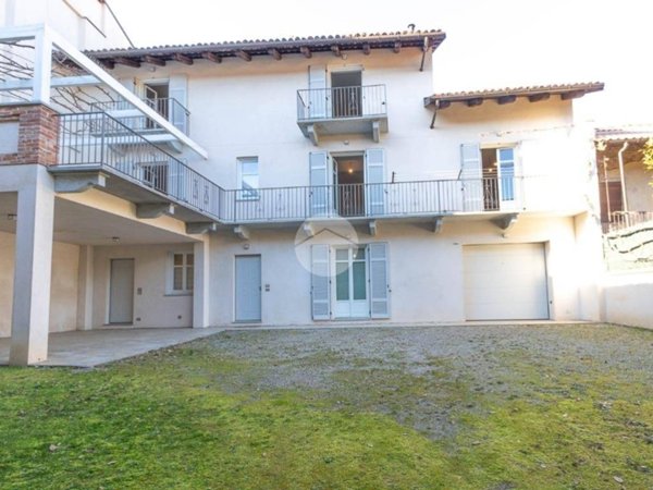 casa indipendente in vendita a Canale