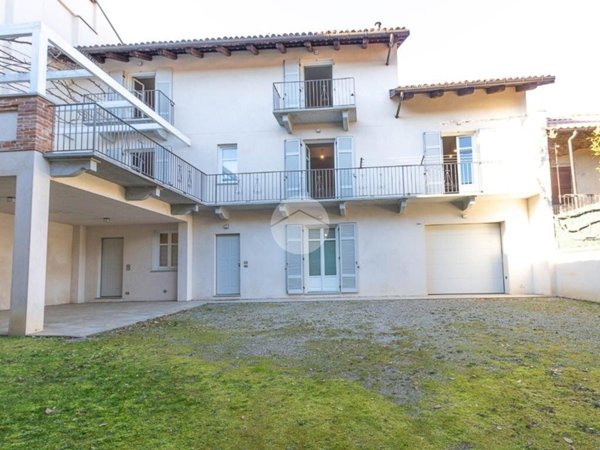 casa indipendente in vendita a Canale