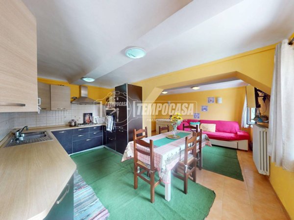 casa indipendente in vendita a Canale