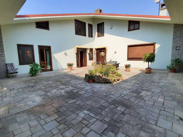 casa indipendente in vendita a Canale