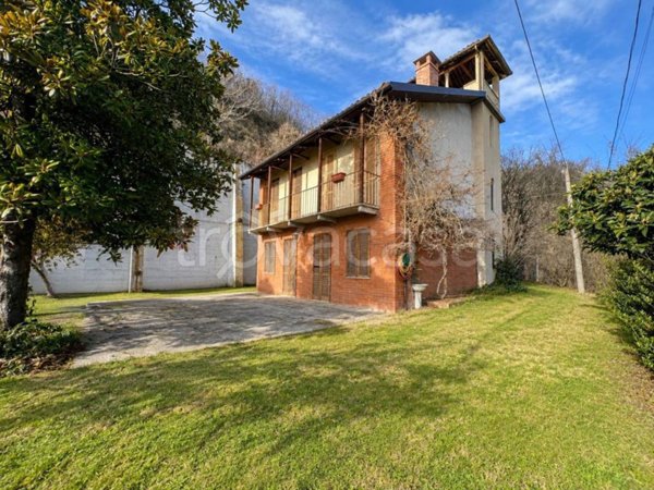 casa indipendente in vendita a Canale