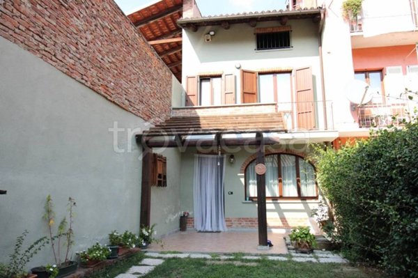 casa indipendente in vendita a Canale