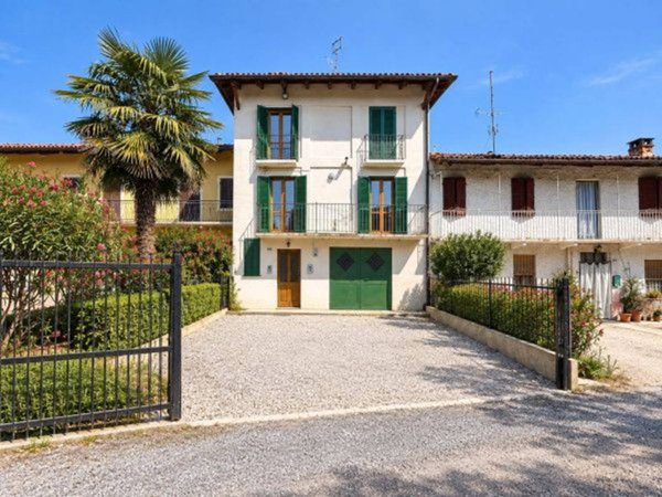casa indipendente in vendita a Canale