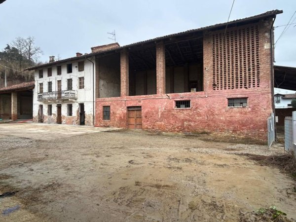 casa indipendente in vendita a Canale