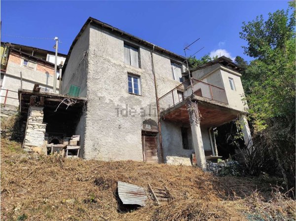 casa indipendente in vendita a Caprauna