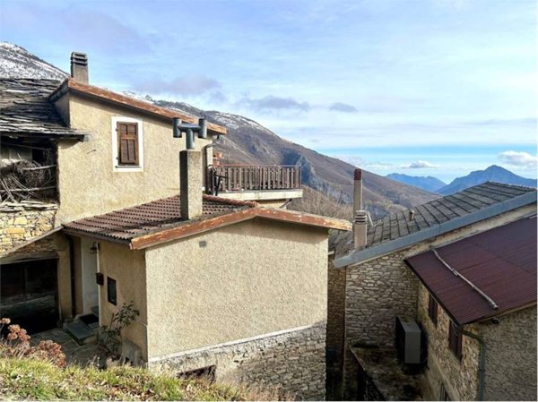 casa indipendente in vendita a Caprauna in zona Ruora