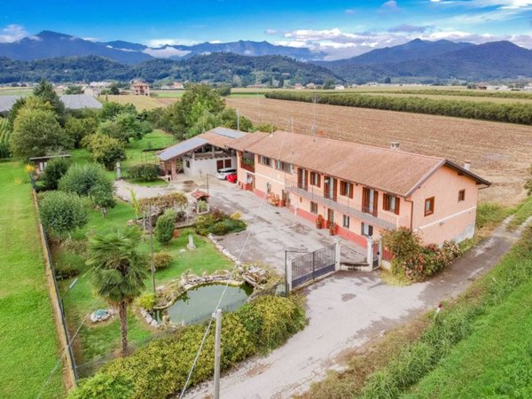 casa indipendente in vendita a Caraglio