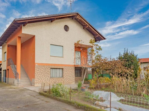casa indipendente in vendita a Caraglio