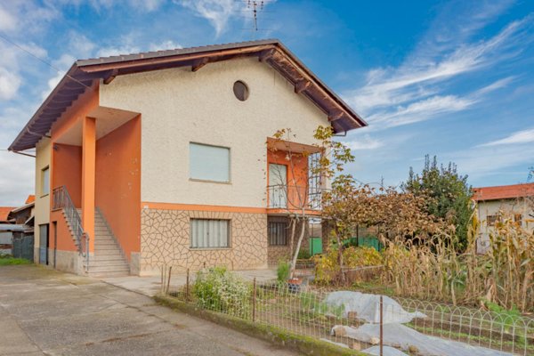 casa indipendente in vendita a Caraglio