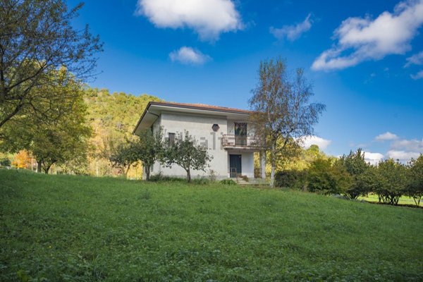 casa indipendente in vendita a Caraglio in zona Vallera