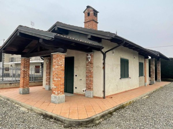 casa indipendente in vendita a Caraglio