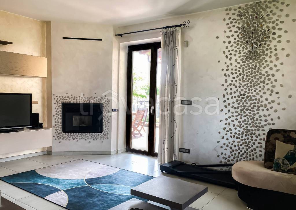 casa indipendente in vendita a Caraglio