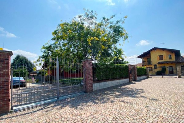 casa indipendente in vendita a Caraglio