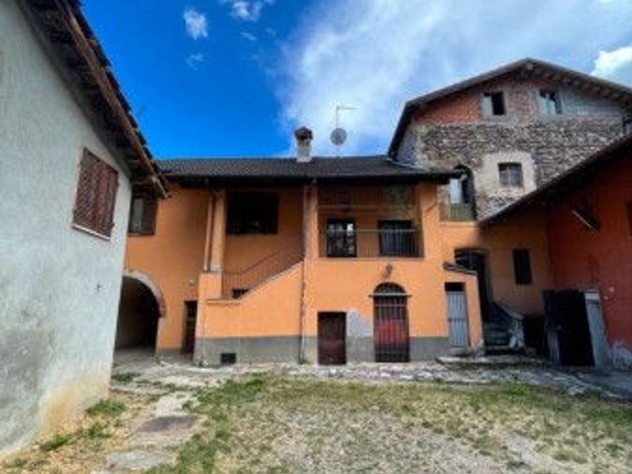 casa indipendente in vendita a Caraglio