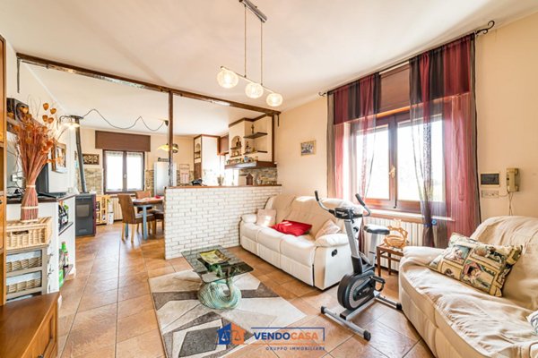 casa indipendente in vendita a Caraglio