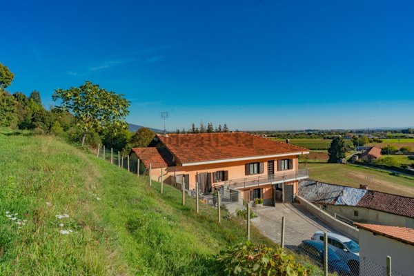 casa indipendente in vendita a Caraglio