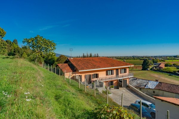 casa indipendente in vendita a Caraglio