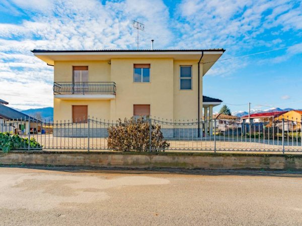 casa indipendente in vendita a Caraglio