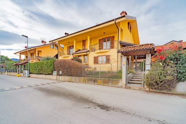 casa indipendente in vendita a Caraglio