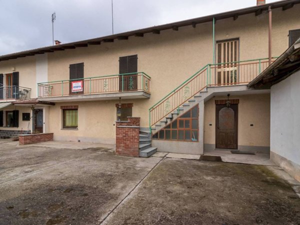 casa indipendente in vendita a Caraglio