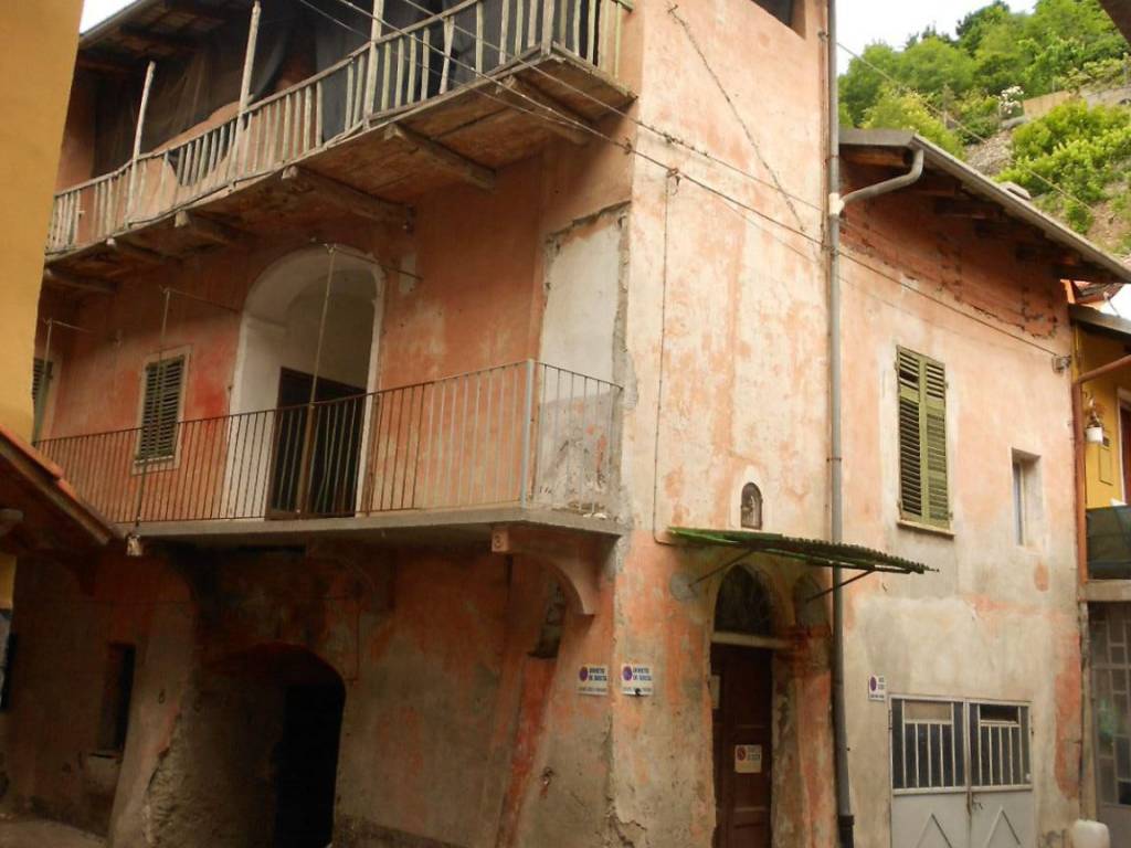 locale di sgombero in vendita a Caraglio