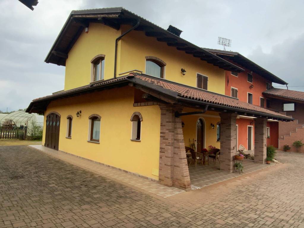 casale in vendita a Caraglio