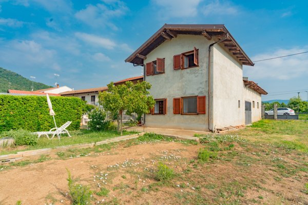 casa indipendente in vendita a Caraglio in zona Paschera San Carlo