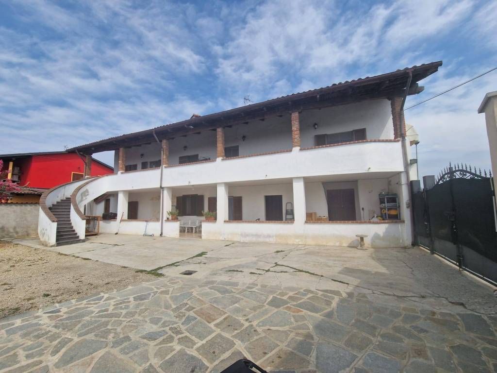 casa indipendente in vendita a Caramagna Piemonte in zona Caporali