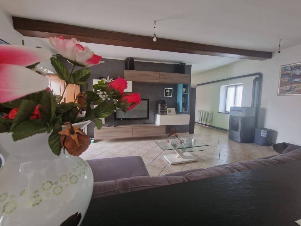 casa indipendente in vendita a Caramagna Piemonte in zona Caporali