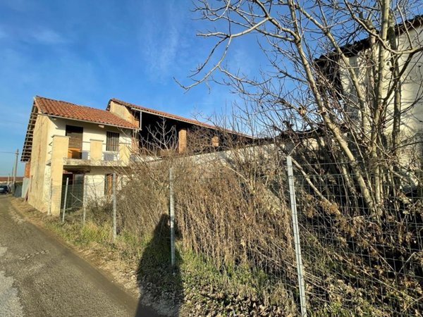 casa indipendente in vendita a Caramagna Piemonte in zona Caporali