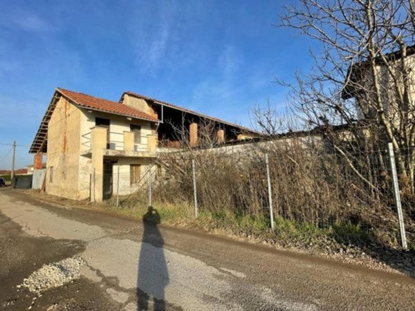 casale in vendita a Caramagna Piemonte in zona Caporali