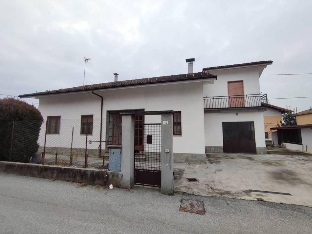 casa indipendente in vendita a Caramagna Piemonte