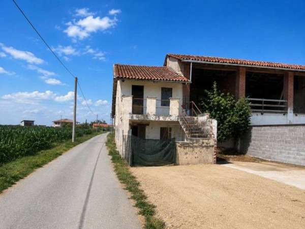 casale in vendita a Caramagna Piemonte in zona Caporali