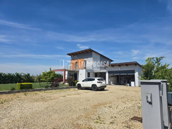 casa indipendente in vendita a Caramagna Piemonte in zona Caporali