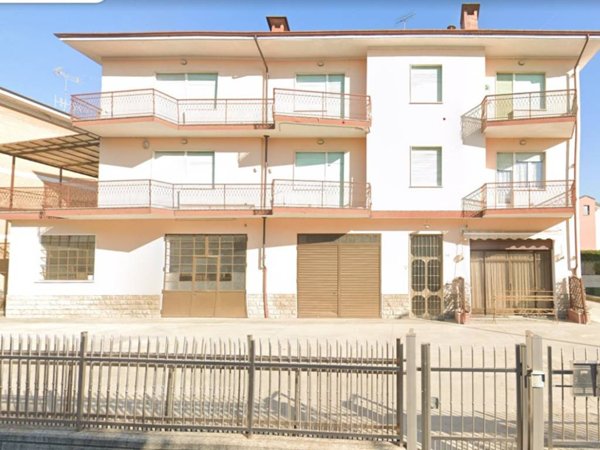 casa indipendente in vendita a Carrù