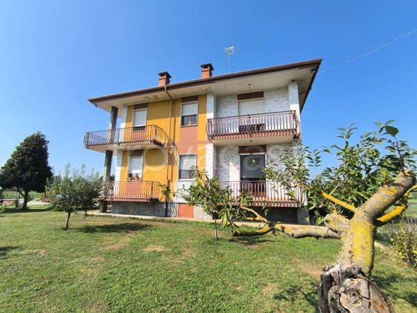 casa indipendente in vendita a Carrù