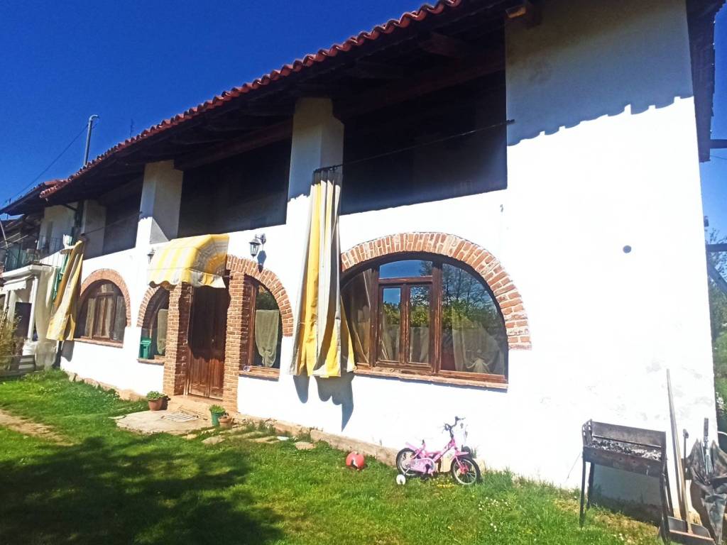casa indipendente in vendita a Carrù