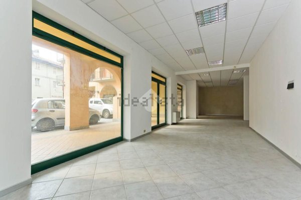 locale commerciale in vendita a Carrù