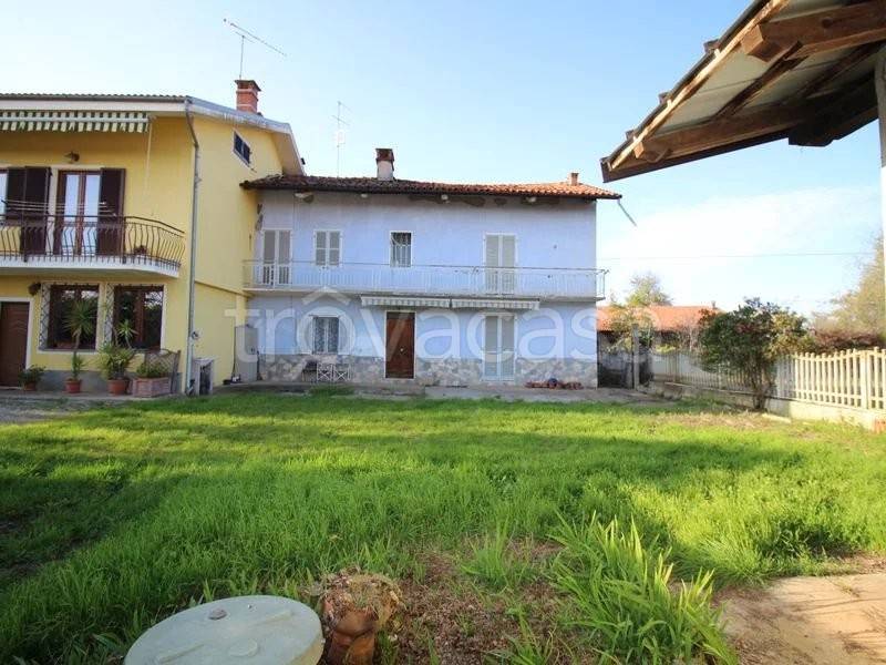 casa indipendente in vendita a Carrù