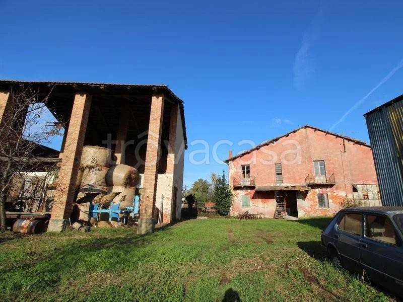 casale in vendita a Carrù