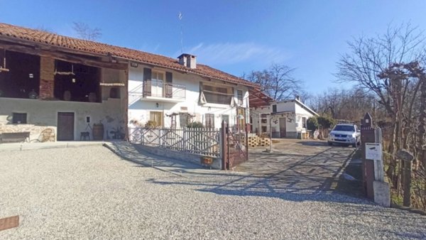 casale in vendita a Carrù